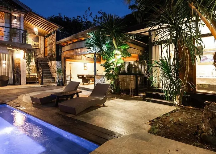 Holiday home Stylish Tropical 2 Bedroom- Pool And Sauna *