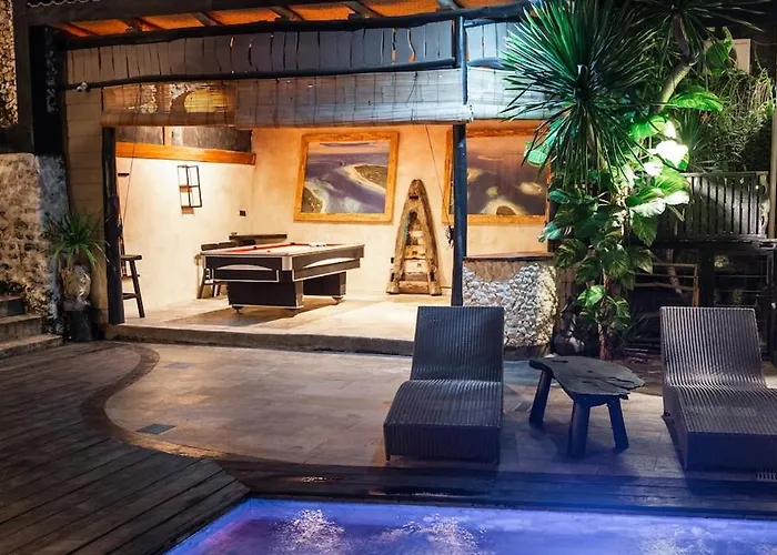 Stylish Tropical 2 Bedroom- Pool And Sauna Holiday home *
