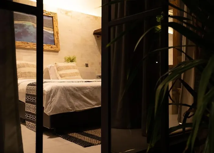 Stylish Tropical 2 Bedroom- Pool And Sauna Holiday home